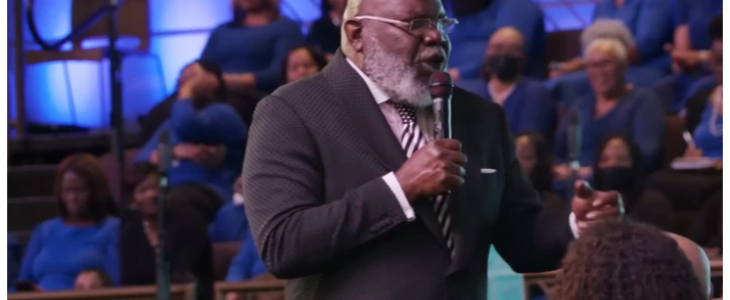 Duane Youngblood insiste sur le fait que le TD Jakes l'a agressé sexuellement alors qu'il était adolescent ; il nie l'extorsion et le complot